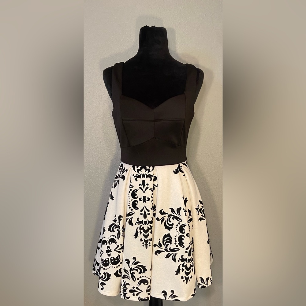 🔥🔥TRIXXI HOLIDAY DRESS ~ Size S ~ Like New ~DRY CLEANED Gorgeous ✨🖤✨